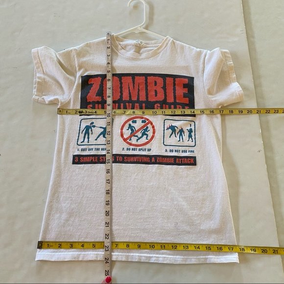 Vintage 90s Tshirt Zombie Survival Guide Crewneck Short Sleeves Mens Small - Picture 8 of 10